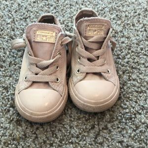 Converse Toddler dusty pink + gold sneaker